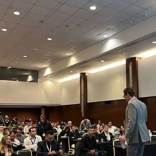 Empresários reunidos durante a imersão